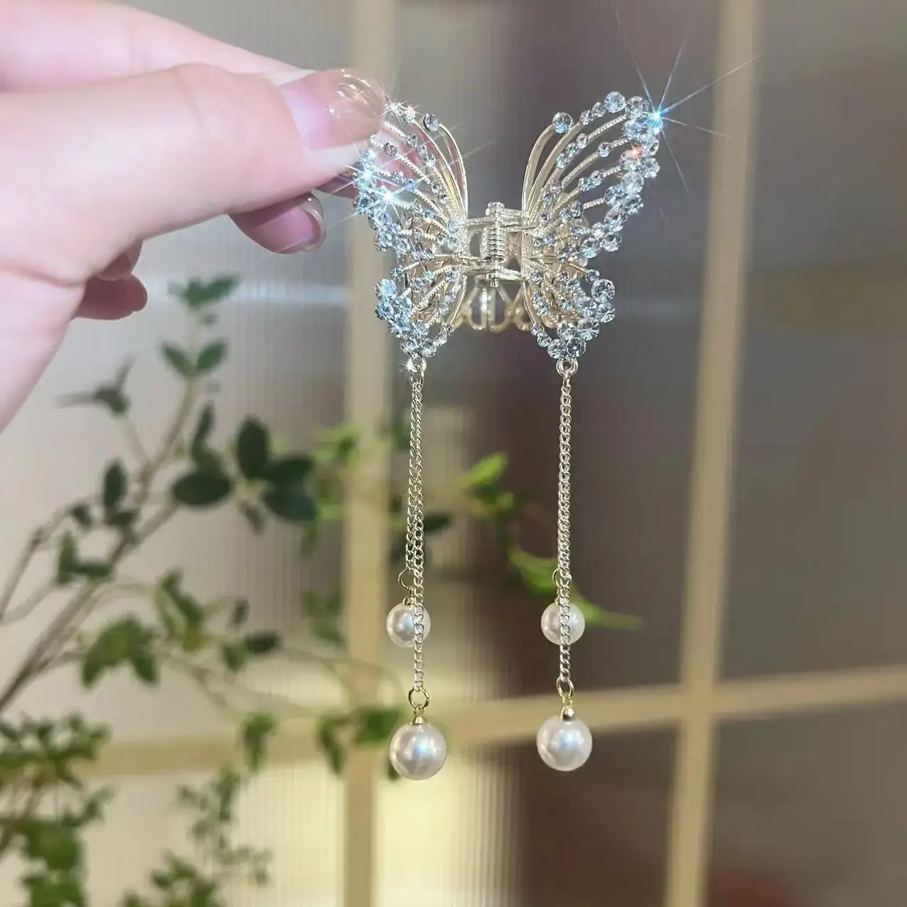 Light Luxury Sparkling Butterfly Hairpin with Diamond Tassels — feature 5