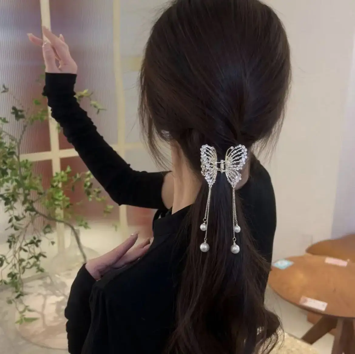 Light Luxury Sparkling Butterfly Hairpin with Diamond Tassels — feature 7
