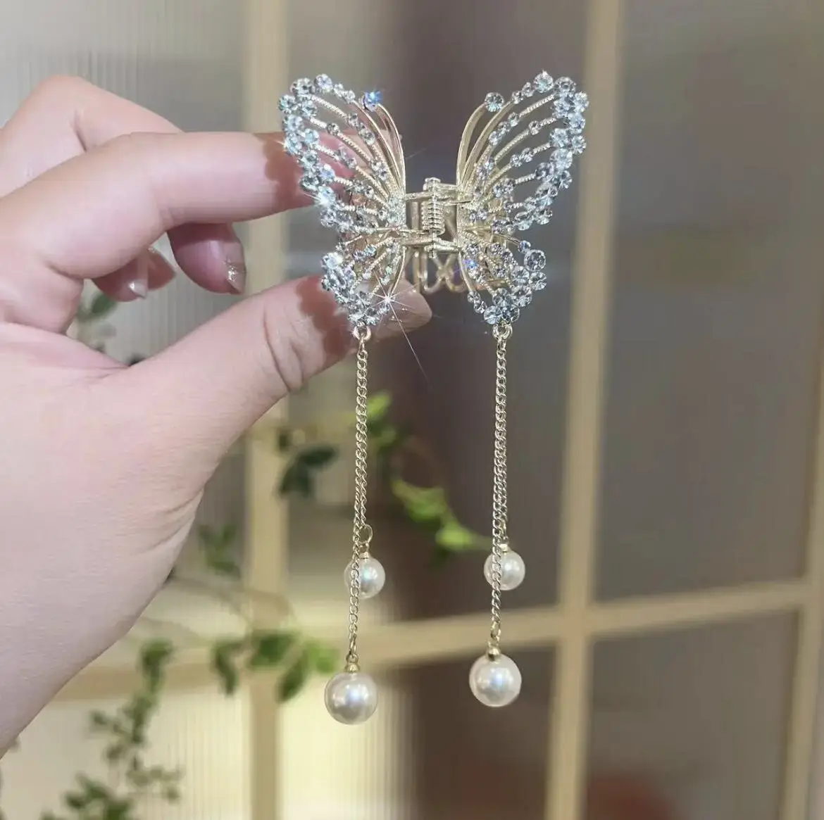 Light Luxury Sparkling Butterfly Hairpin with Diamond Tassels — feature 8