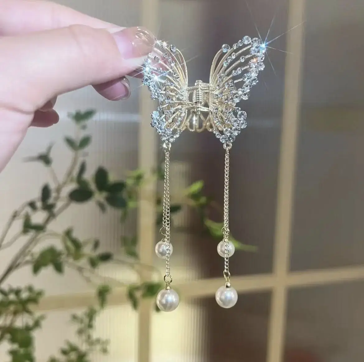 Light Luxury Sparkling Butterfly Hairpin with Diamond Tassels — feature 9