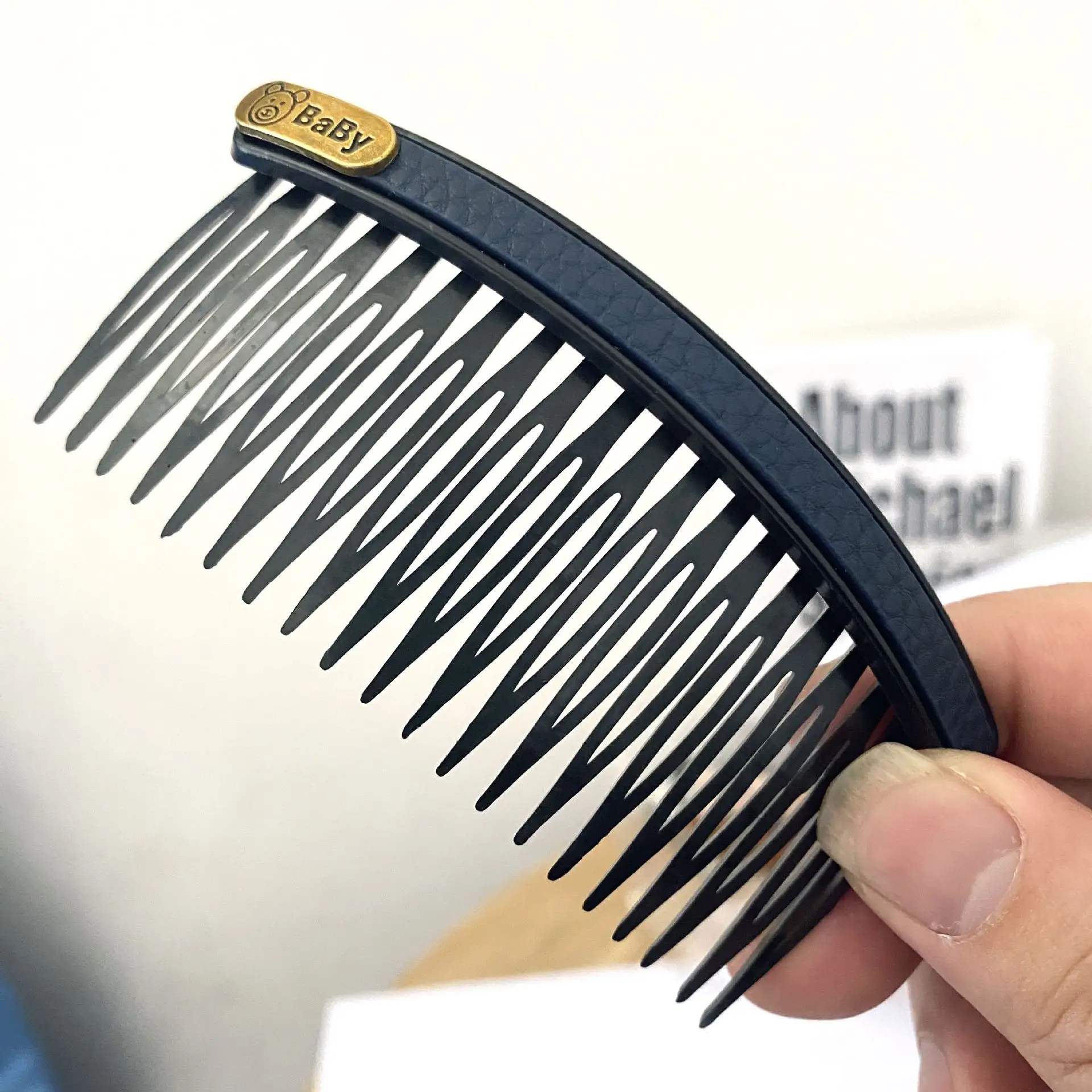 Inverted Hair Comb for Bangs & Hair Clips - Image 2