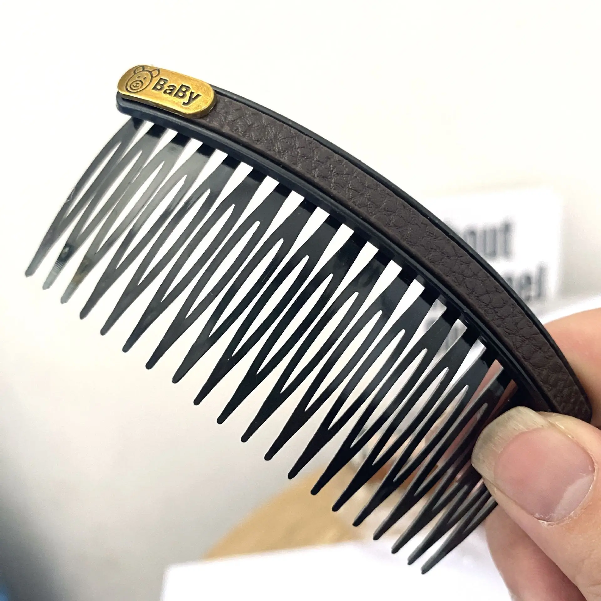 Inverted Hair Comb for Bangs & Hair Clips - Image 3