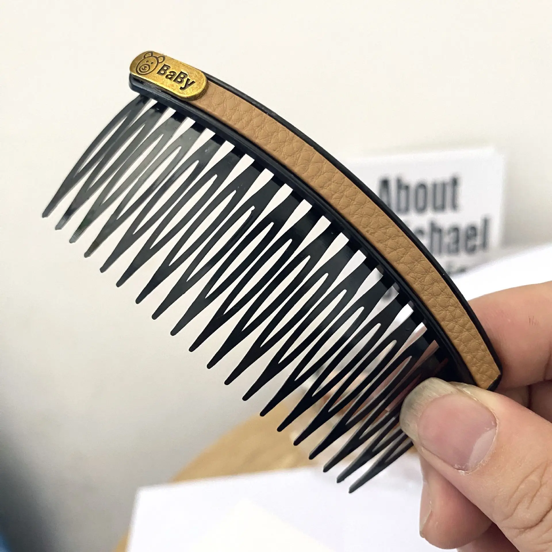 Inverted Hair Comb for Bangs & Hair Clips - Image 5