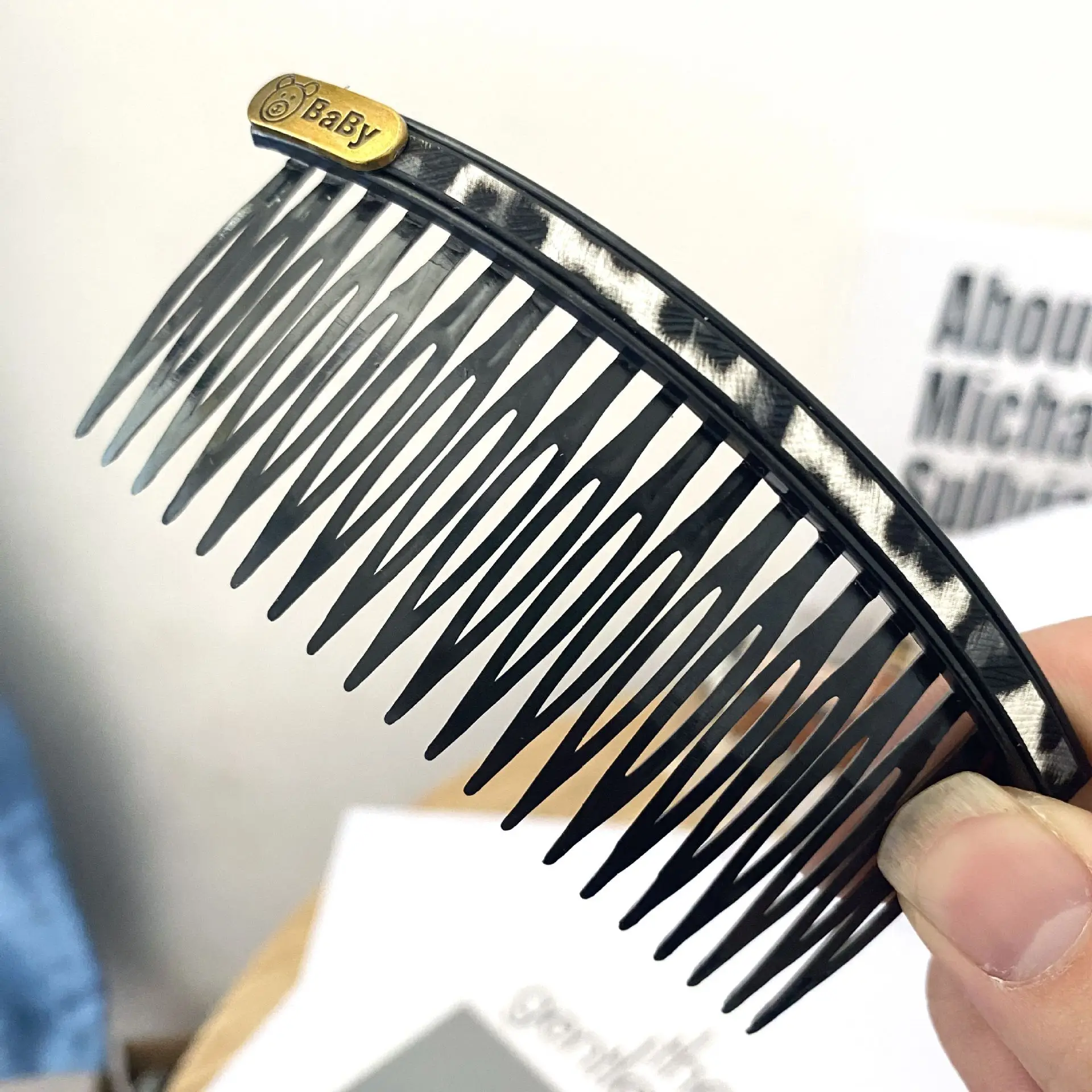 Inverted Hair Comb for Bangs & Hair Clips - Image 8