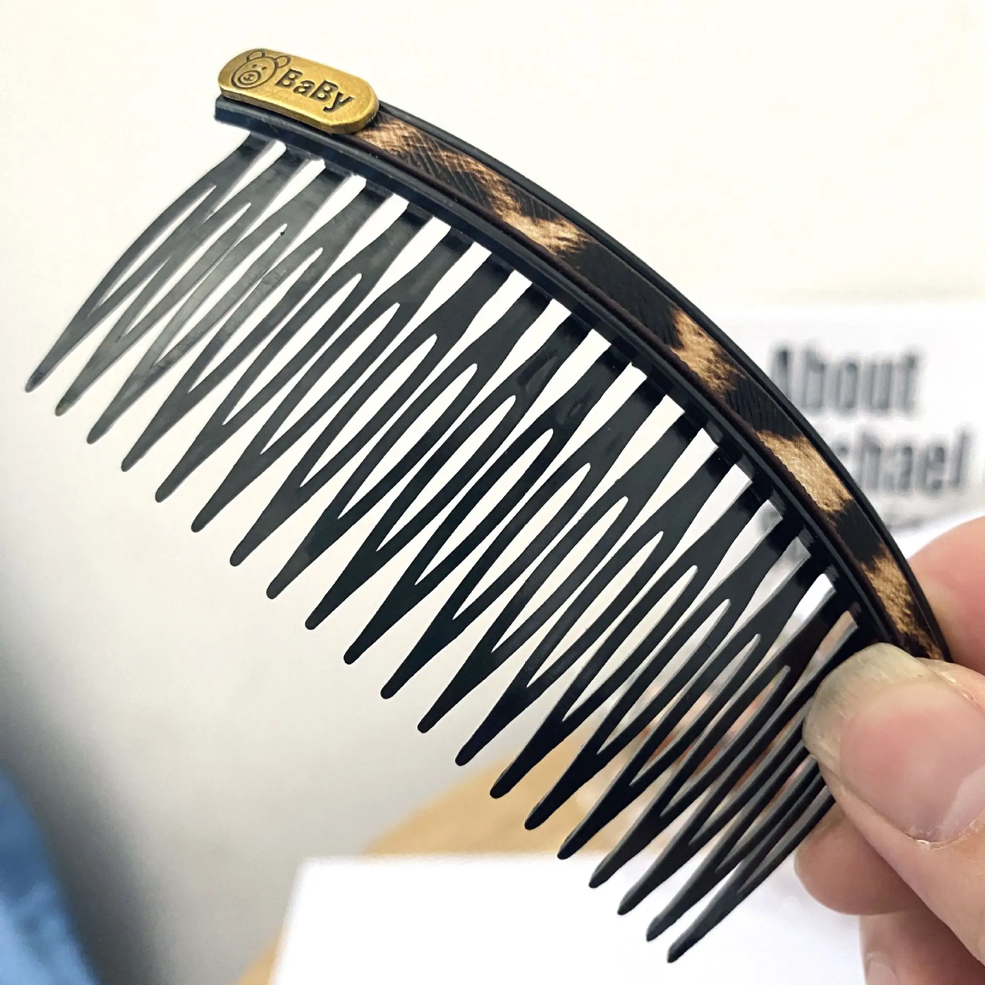 Inverted Hair Comb for Bangs & Hair Clips - Image 9
