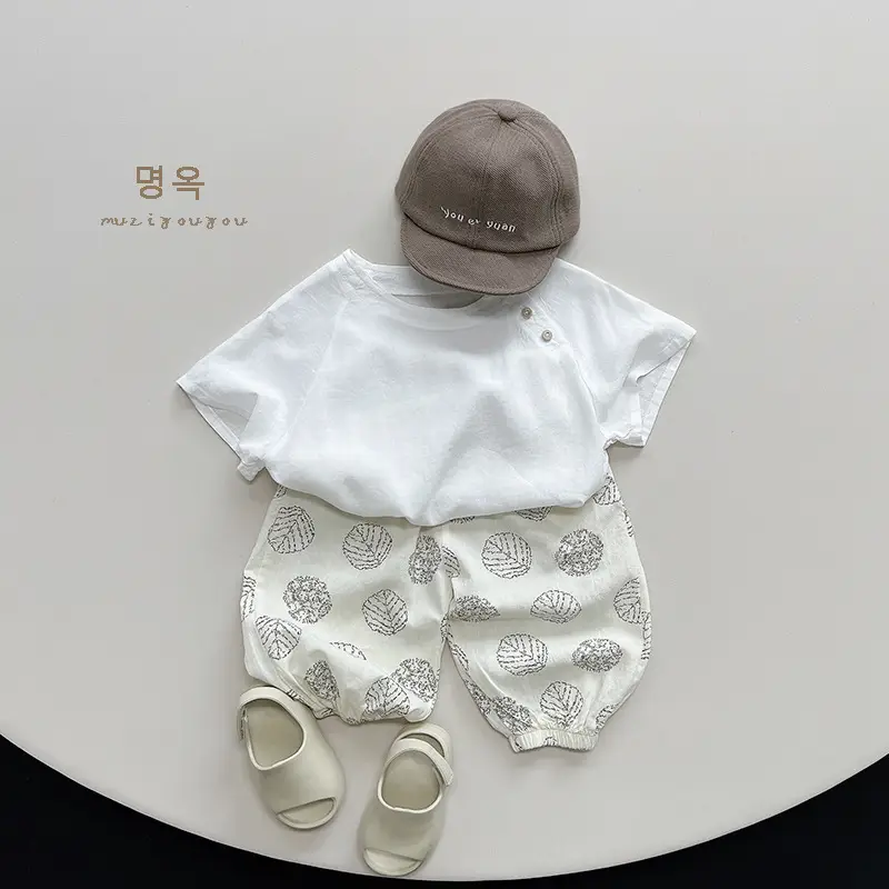 White Korean Style Short Sleeve T-Shirt for Boys Girls 2026 — feature 11