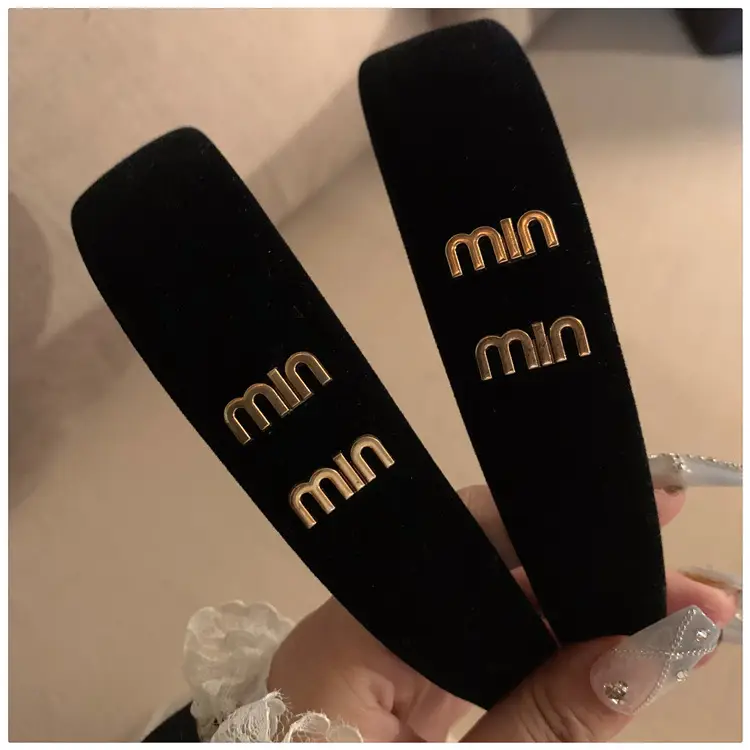 Black Velvet Headband with Letter Wide Bristle — feature 10