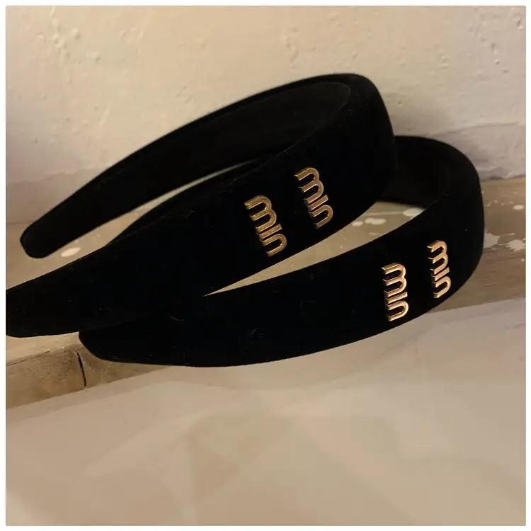 Black Velvet Headband with Letter Wide Bristle — feature 11