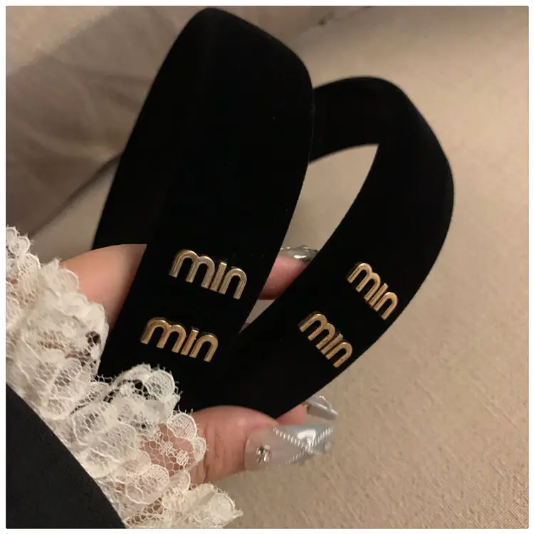 Black Velvet Headband with Letter Wide Bristle — feature 7