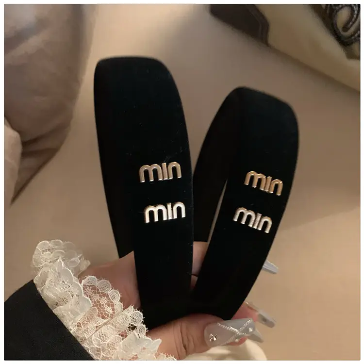 Black Velvet Headband with Letter Wide Bristle — feature 9