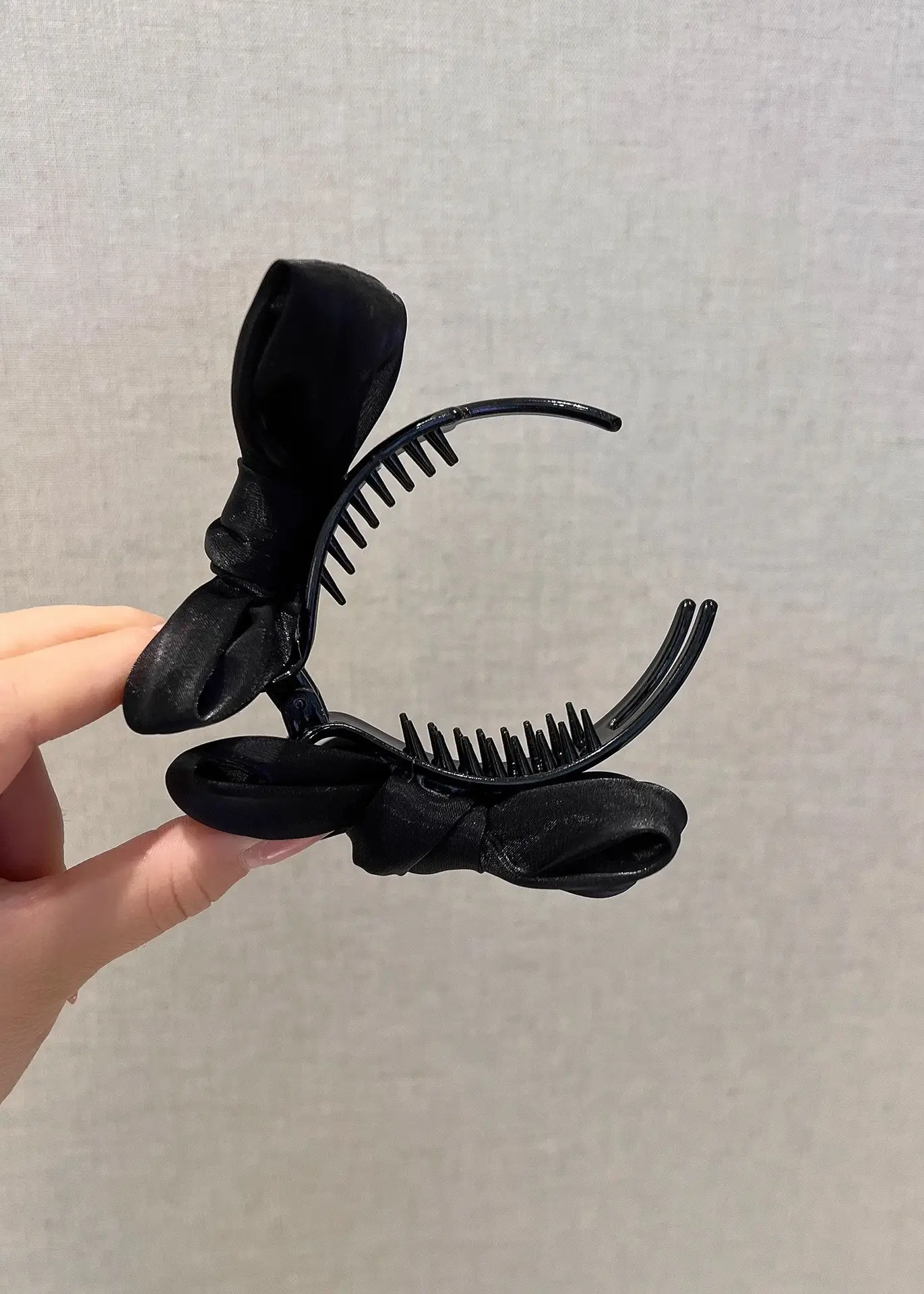 Black Velvet Bow Hair Clip for Girls — feature 16