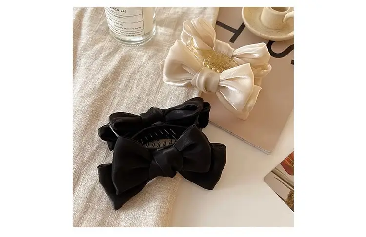 Black Velvet Bow Hair Clip for Girls — feature 6