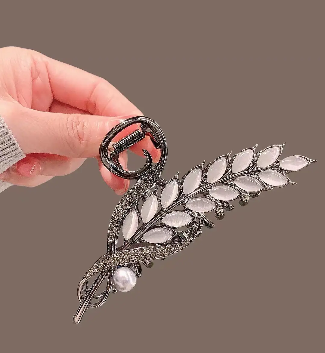 Golden Wheat Ear Clip with Pearl & Diamond Design