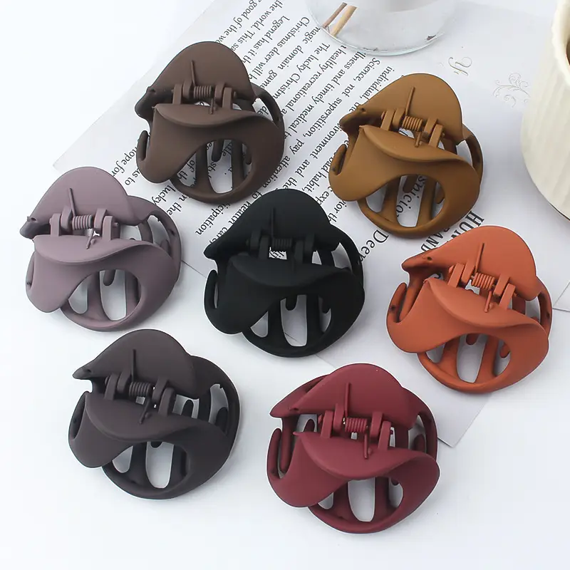 New Hollow Amber Grab Clip Hairpin for Women - Image 34