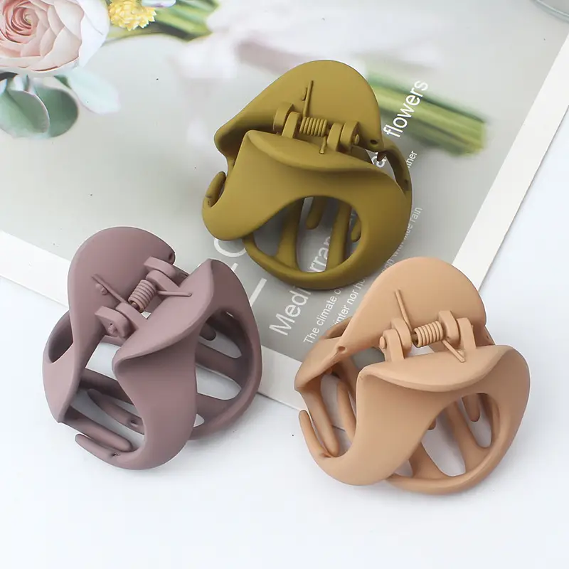 New Hollow Amber Grab Clip Hairpin for Women - Image 35