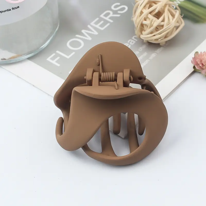 New Hollow Amber Grab Clip Hairpin for Women - Image 12