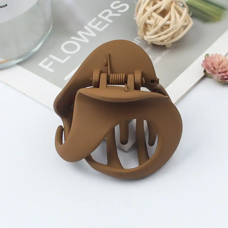 New Hollow Amber Grab Clip Hairpin for Women - Image 14