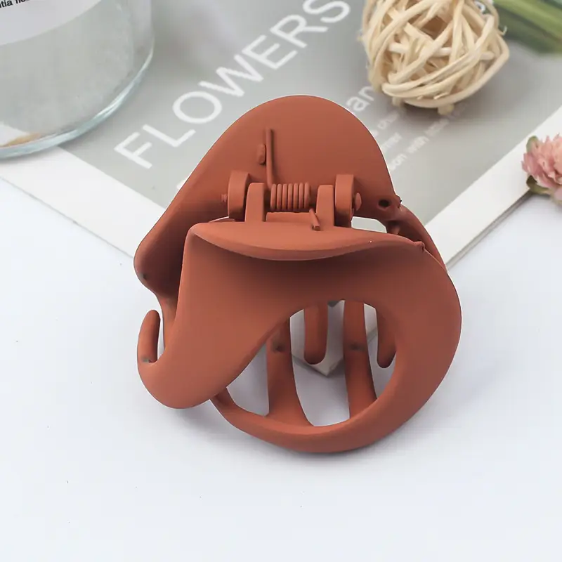 New Hollow Amber Grab Clip Hairpin for Women - Image 15