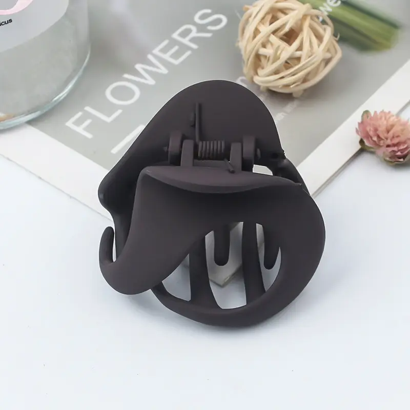 New Hollow Amber Grab Clip Hairpin for Women - Image 17