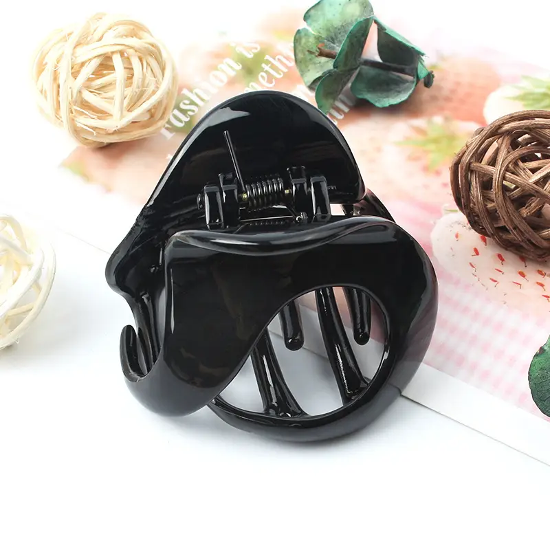 New Hollow Amber Grab Clip Hairpin for Women - Image 2