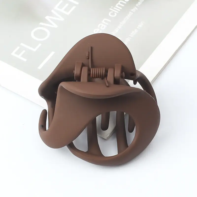New Hollow Amber Grab Clip Hairpin for Women - Image 25