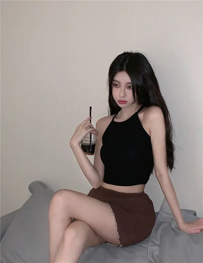Women's Black Hot Girl Hanging Neck Vest 2025 Summer Slim Fit — feature 3
