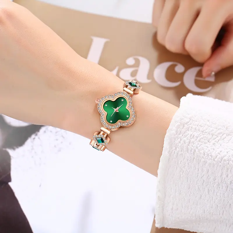 Women's Four-Leaf Clover Quartz Watch Rose Gold — feature 1