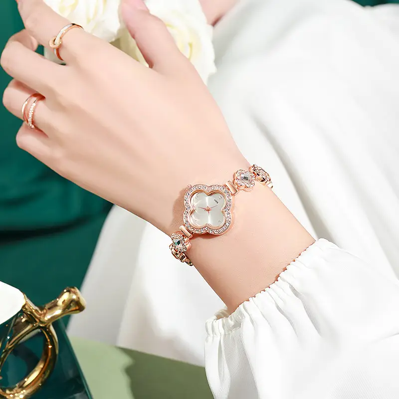 Women's Four-Leaf Clover Quartz Watch Rose Gold — feature 2