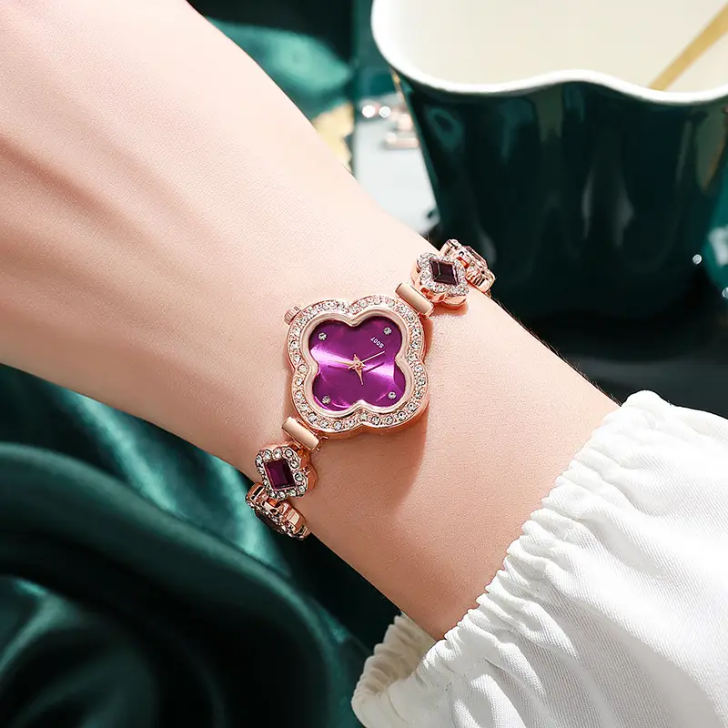 Women's Four-Leaf Clover Quartz Watch Rose Gold — feature 4