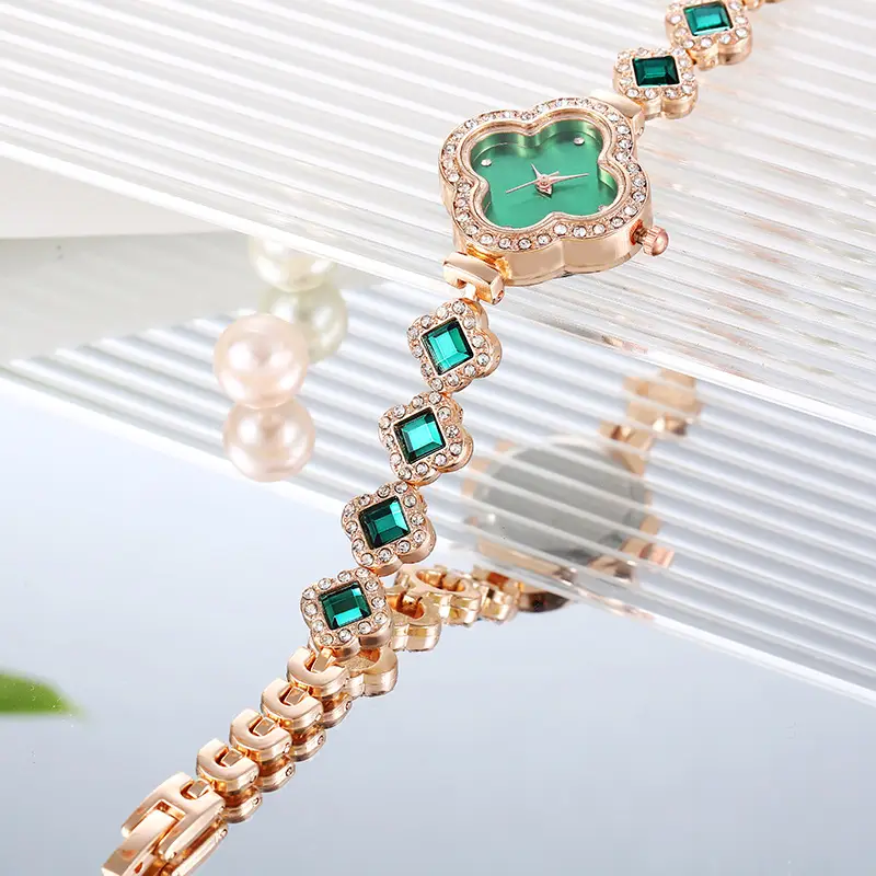 Women's Four-Leaf Clover Quartz Watch Rose Gold — feature 8
