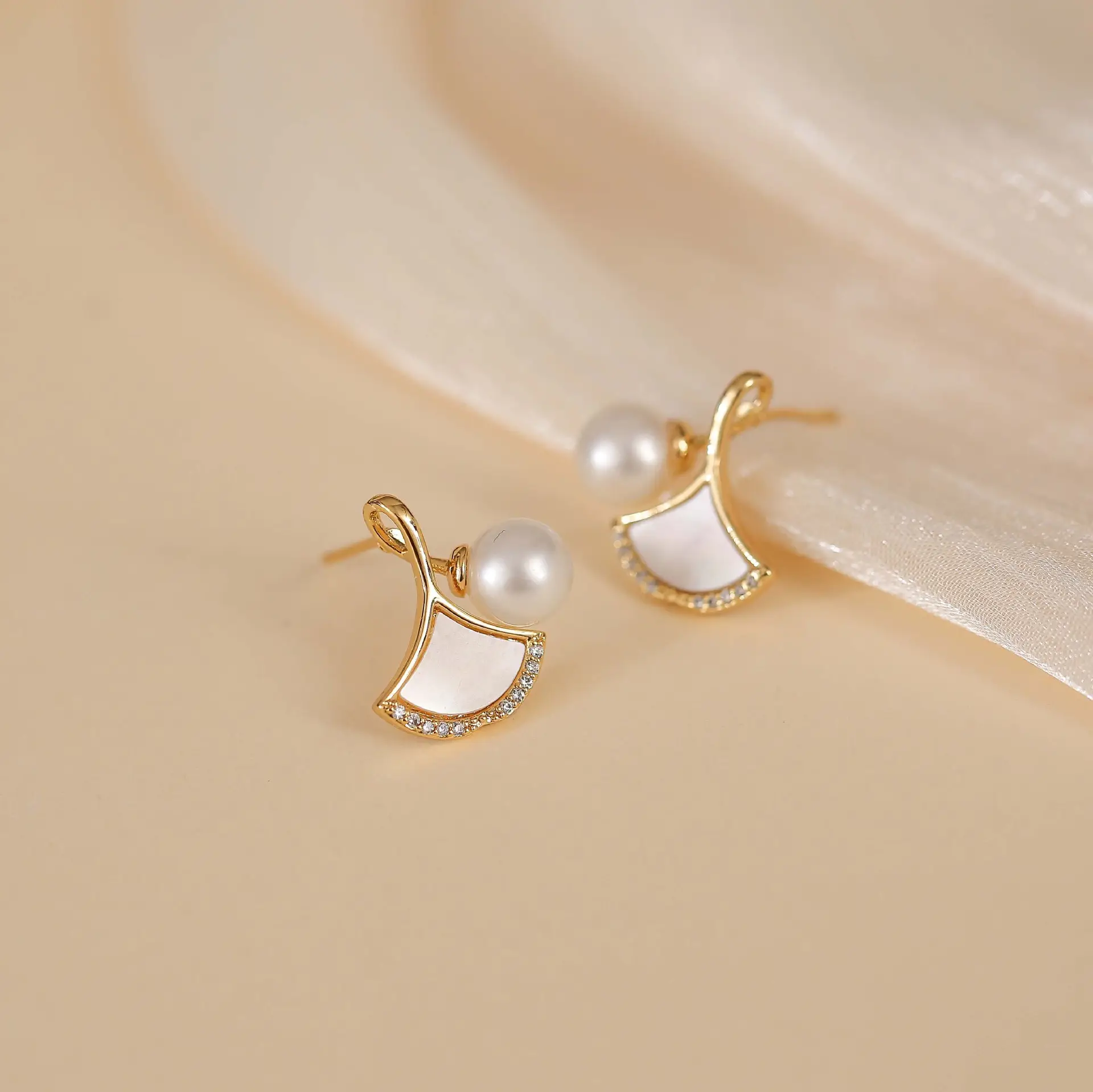 Natural Pearl Ginkgo Leaf Earrings Gold Micro-Set