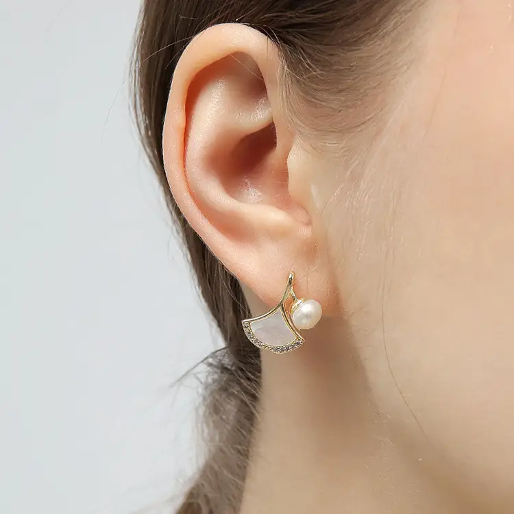 Natural Pearl Ginkgo Leaf Earrings Gold Micro-Set — feature 4