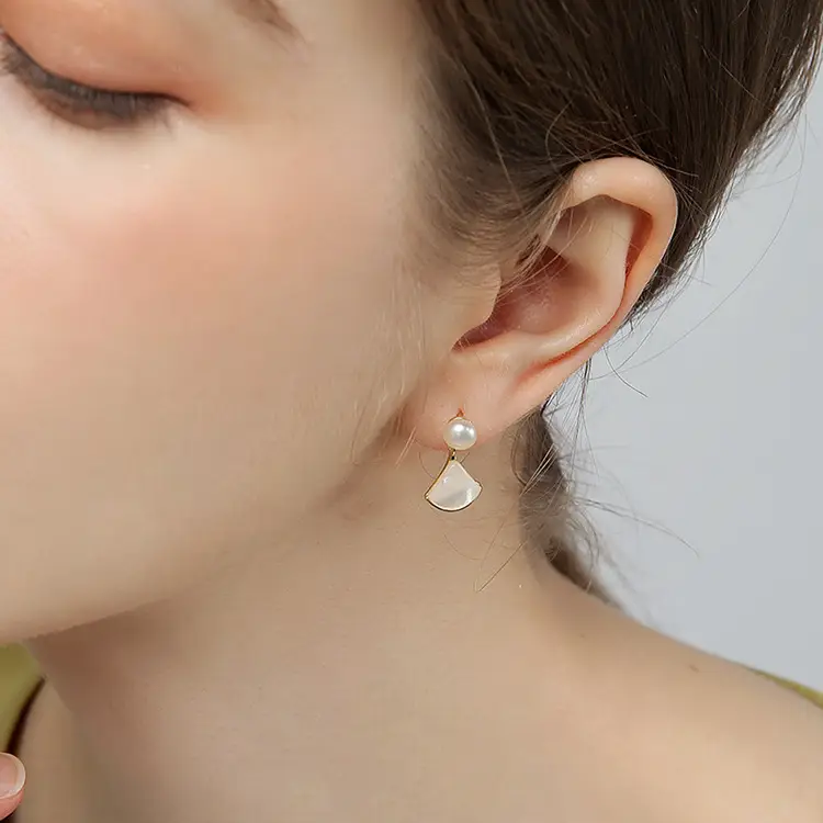 Natural Pearl Ginkgo Leaf Earrings Gold Micro-Set — feature 5