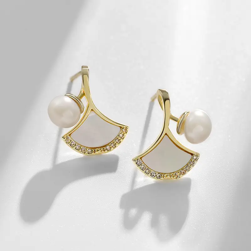 Natural Pearl Ginkgo Leaf Earrings Gold Micro-Set — feature 7