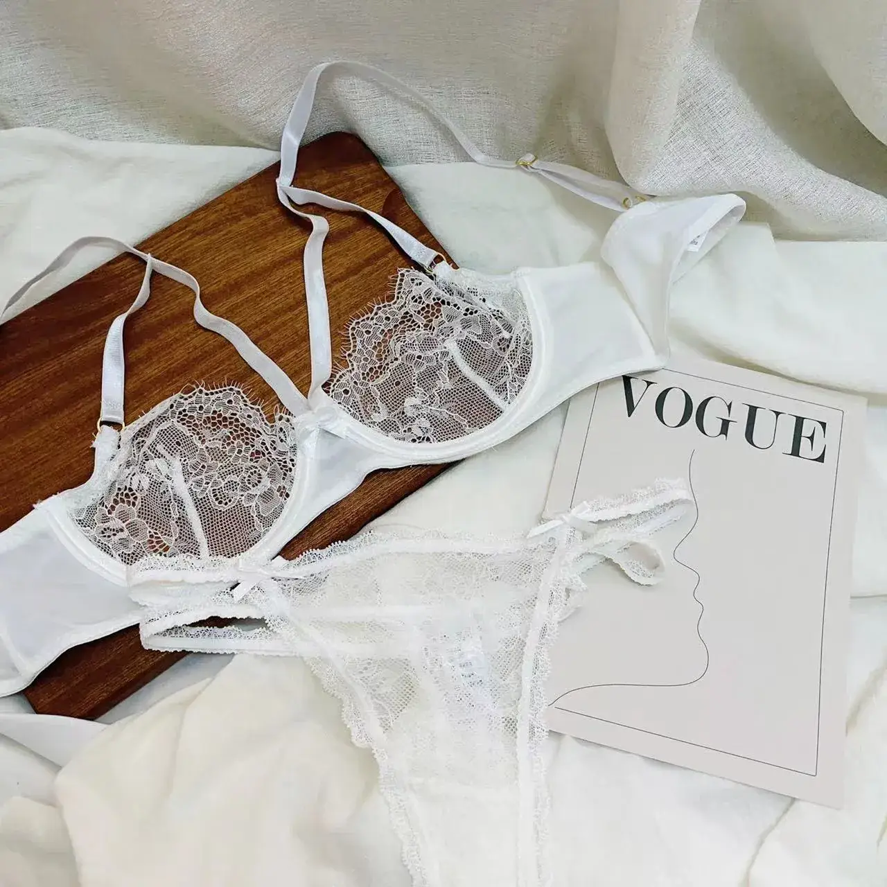 Sexy French Lace Bra Set with Thong & Underwire - Image 4