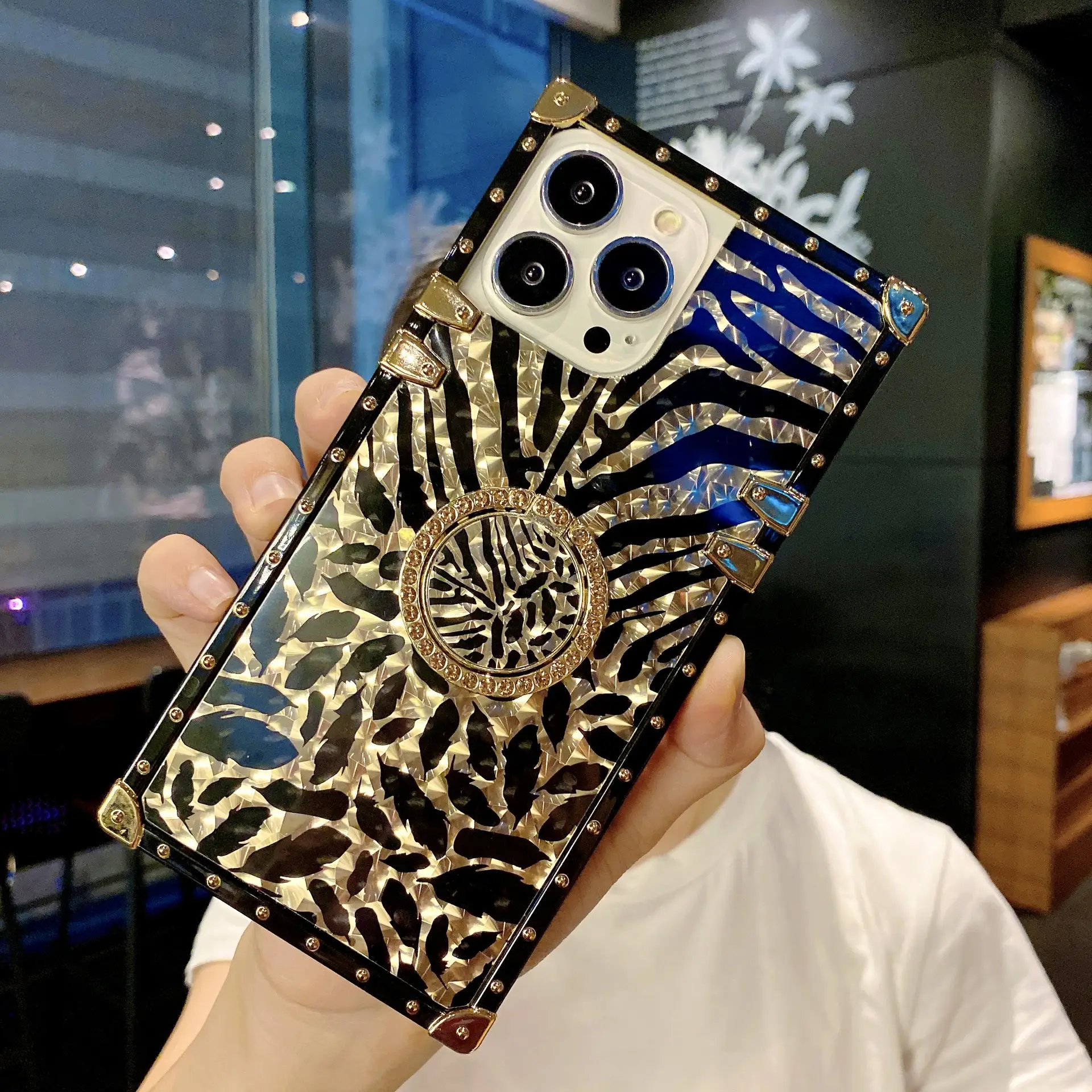Leopard Print iPhone Protection Case for 17 Pro & S25 — feature 5