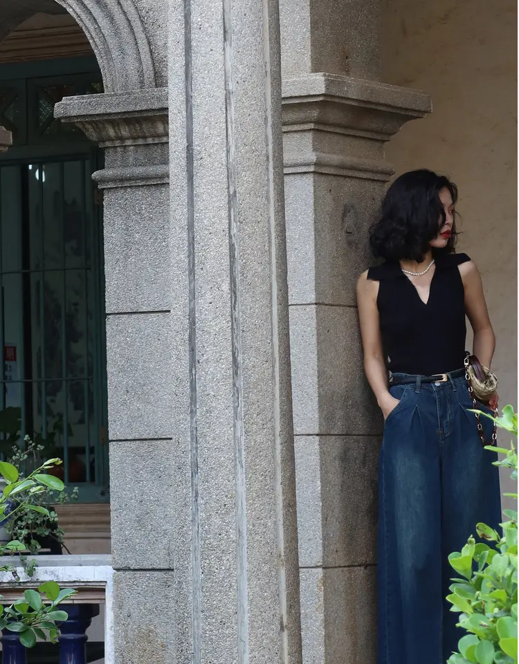 Black Knitted Polo Collar Vest for Women 2024 — feature 24