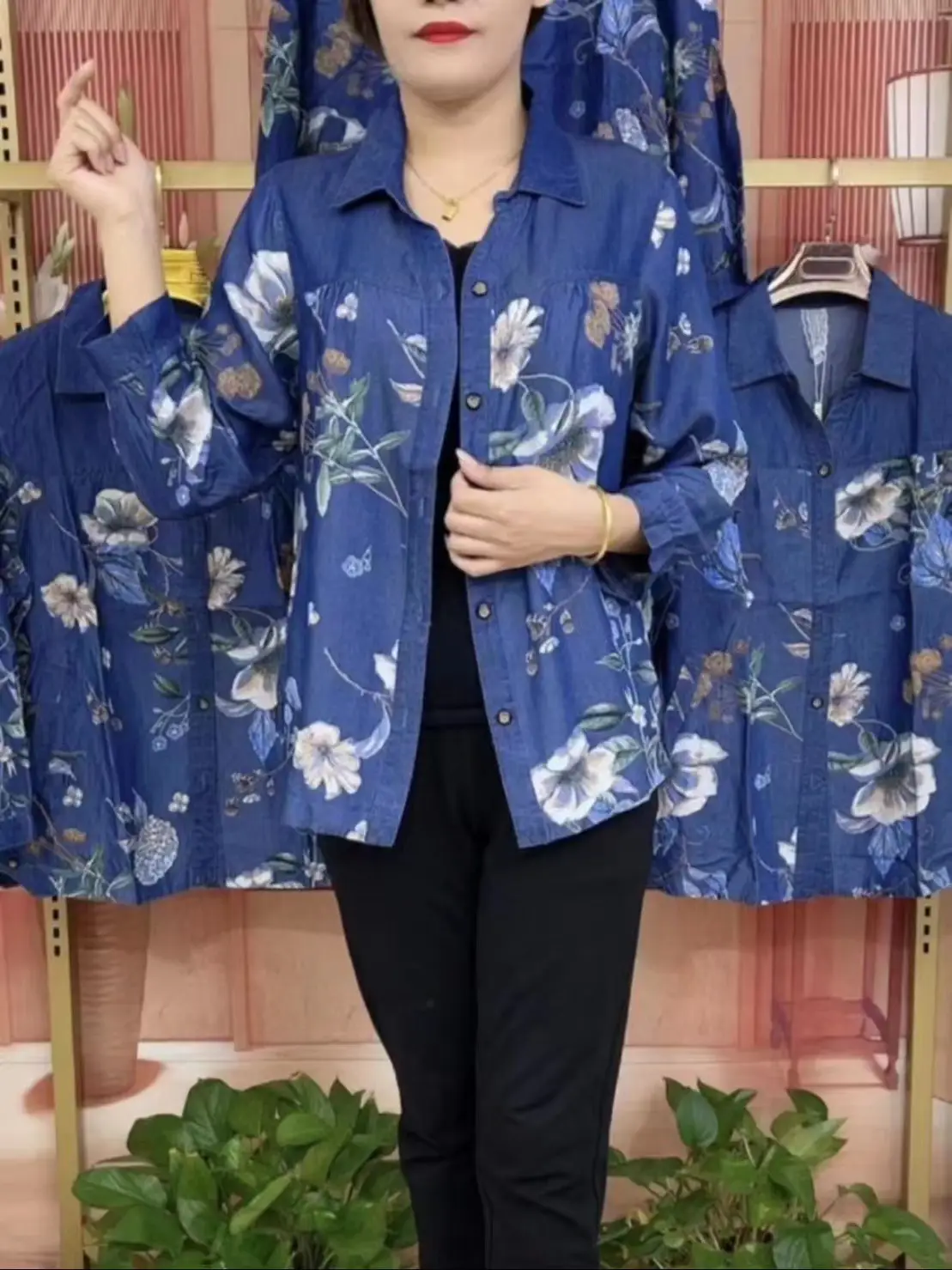 Middle-Aged Ice Silk Printed Shirt Women 2023 V Neck Large — feature 2