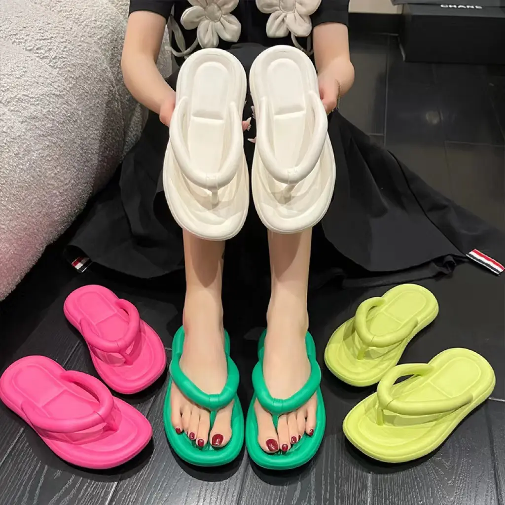 Women Black Thick Sole Flip Flops 2023