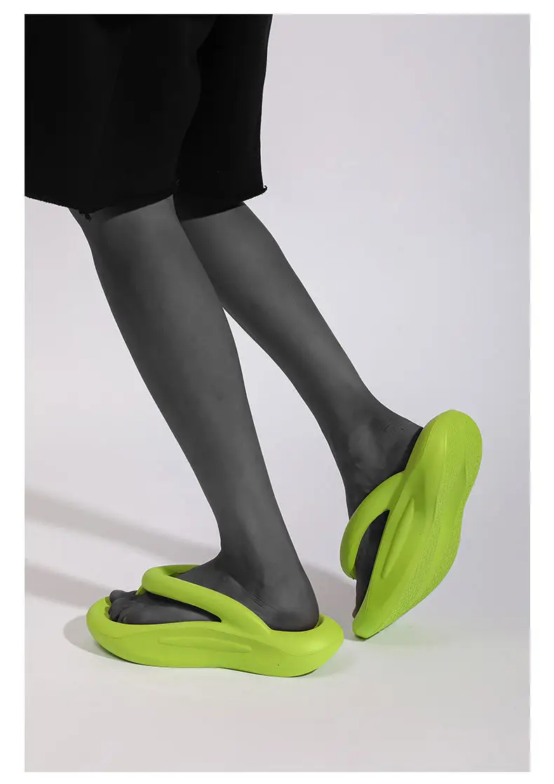 Men's Black Rubber Flip Flops High-End Wear — feature 5