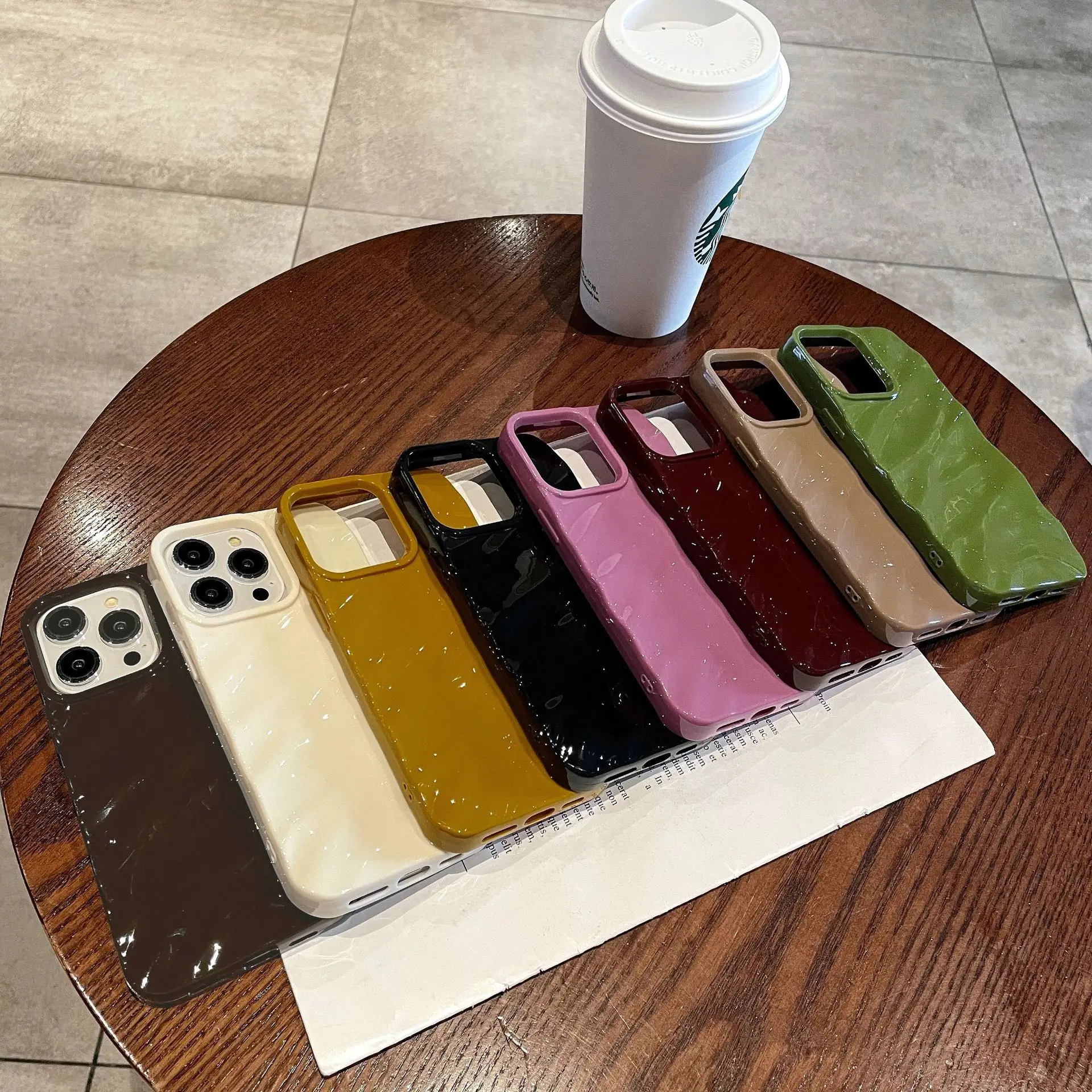 Green Anti-Fall Shell for Apple 17 Mobile — feature 1