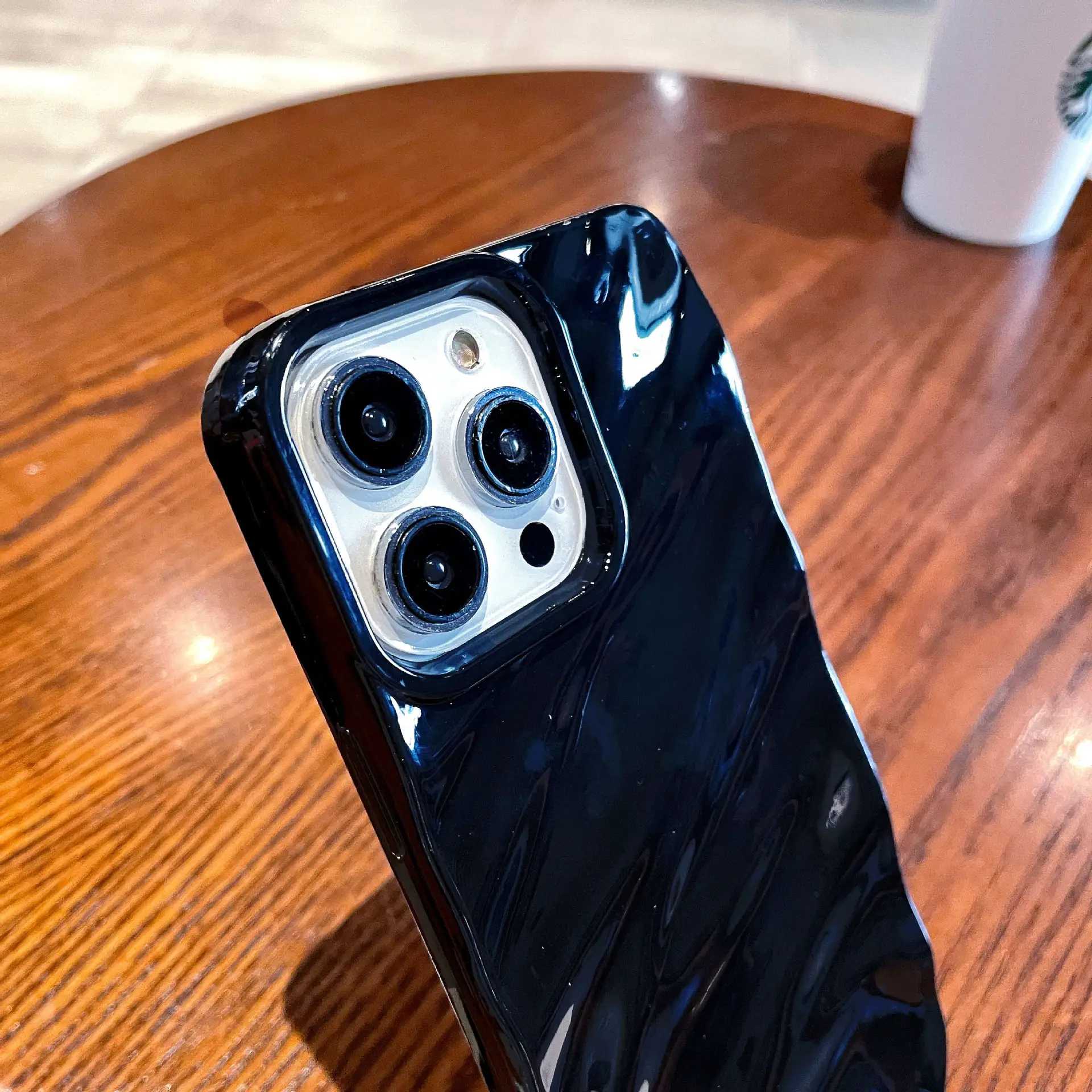 Green Anti-Fall Shell for Apple 17 Mobile — feature 18