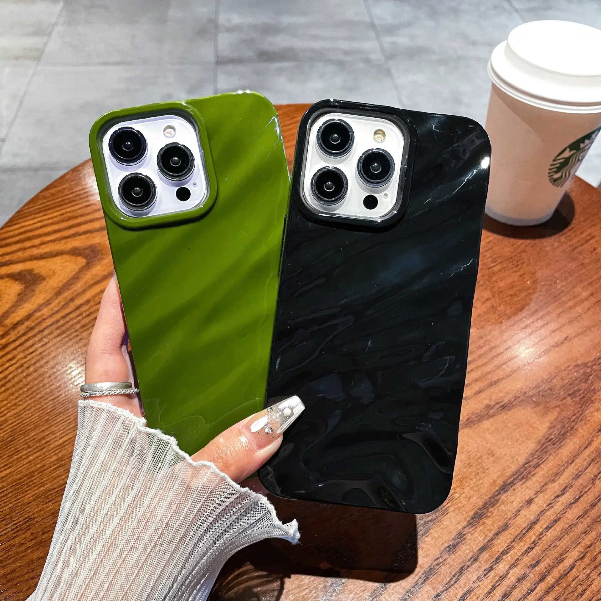 Green Anti-Fall Shell for Apple 17 Mobile — feature 4