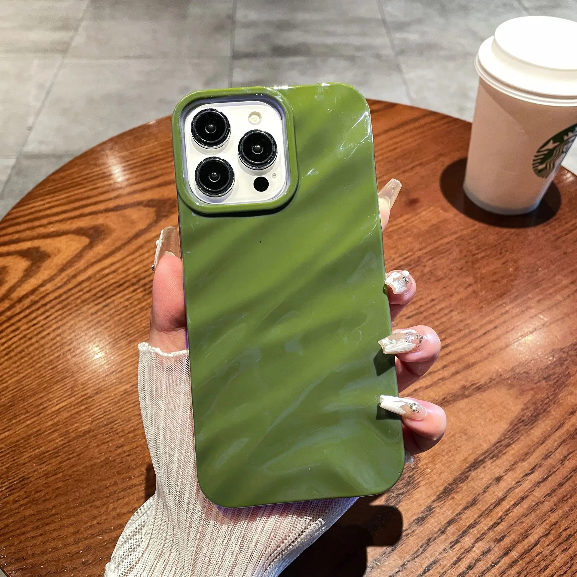 Green Anti-Fall Shell for Apple 17 Mobile - Image 4