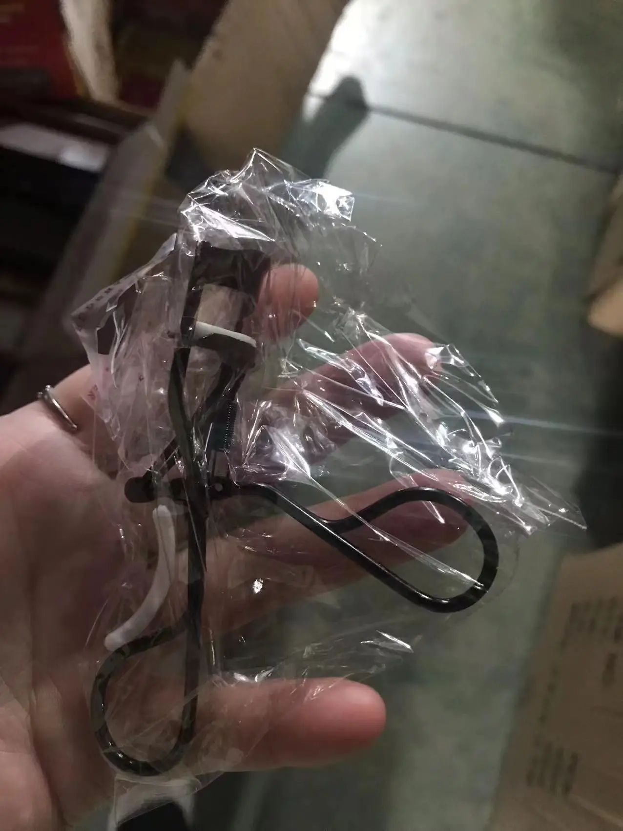 Black Ultra Wide Angle Eyelash Curler with Stainless Steel Body - Image 3