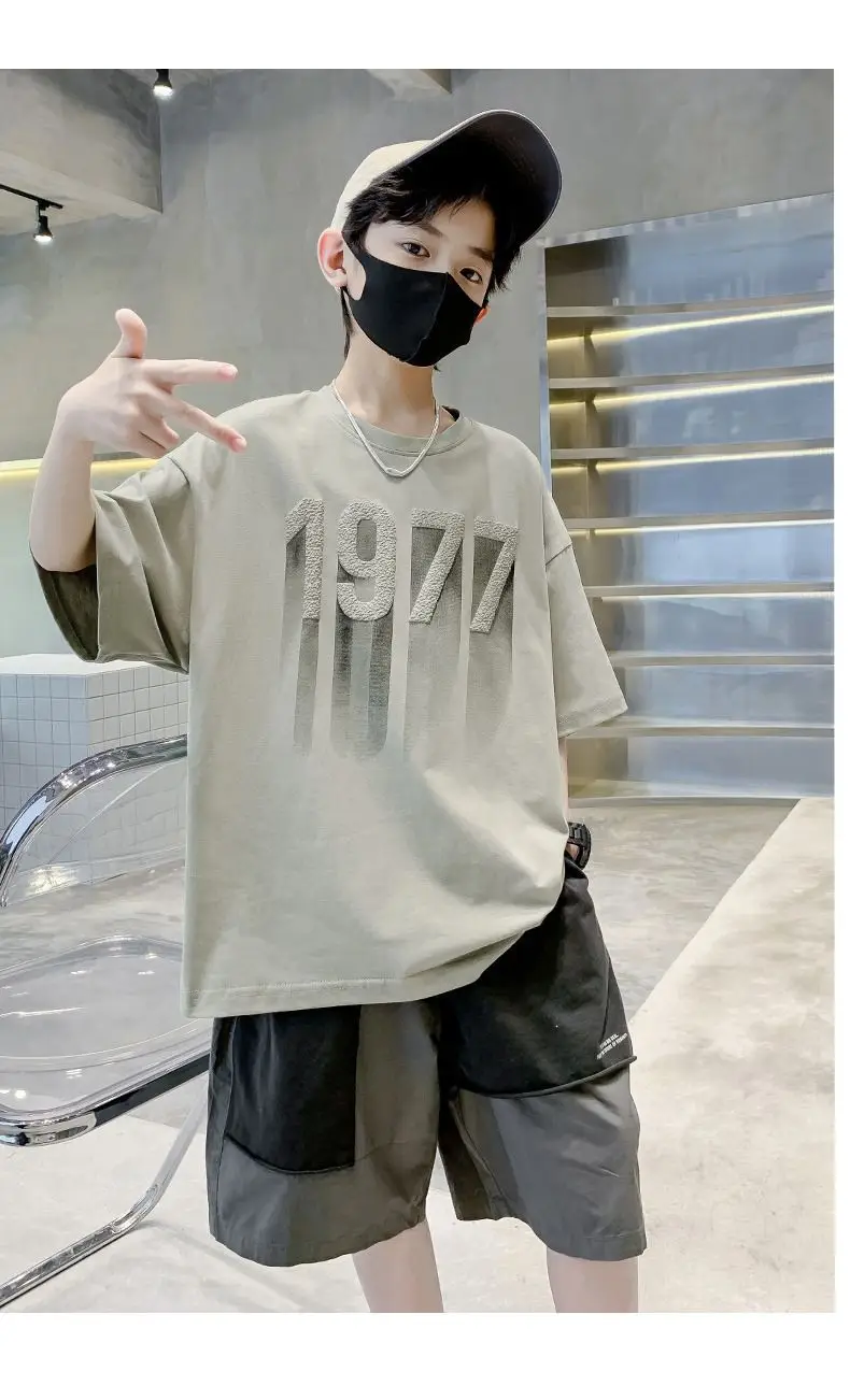Kids 1977 Letter T-Shirt Grey Cotton Shorts Set — feature 13