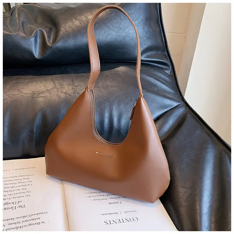 Women's White Triangle Shoulder Bag Large Capacity 2025 — feature 12