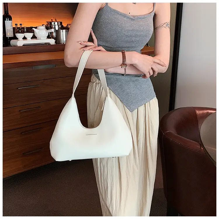 Women's White Triangle Shoulder Bag Large Capacity 2025 — feature 16