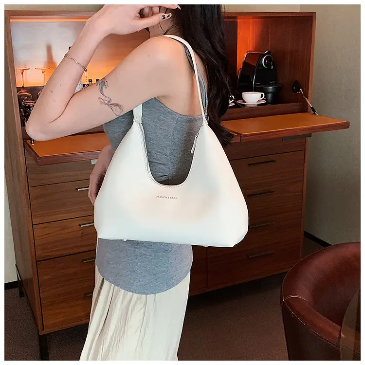Women's White Triangle Shoulder Bag Large Capacity 2025 — feature 17