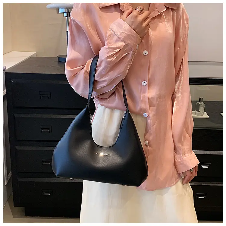 Women's White Triangle Shoulder Bag Large Capacity 2025 — feature 24